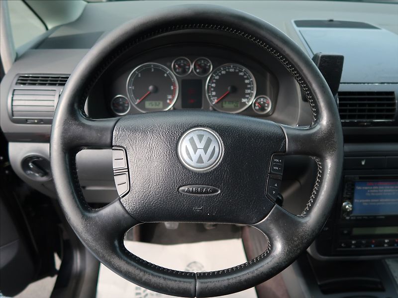 Volkswagen Sharan 1,9 TDi,96kW,7míst,aut.klima - fotka 14 z 24