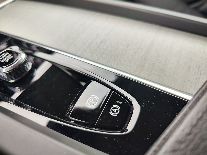 Volvo V60 B4 2.0/145kW Inscription AT - fotka 27 z 37