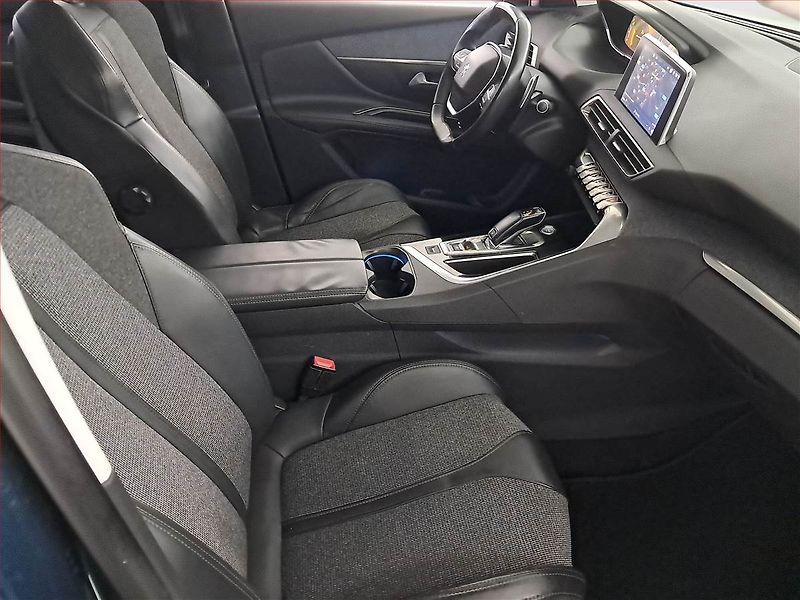 Peugeot 5008 (2017) 1.6 BlueHDi, Automat, 7 míst - fotka 9 z 17