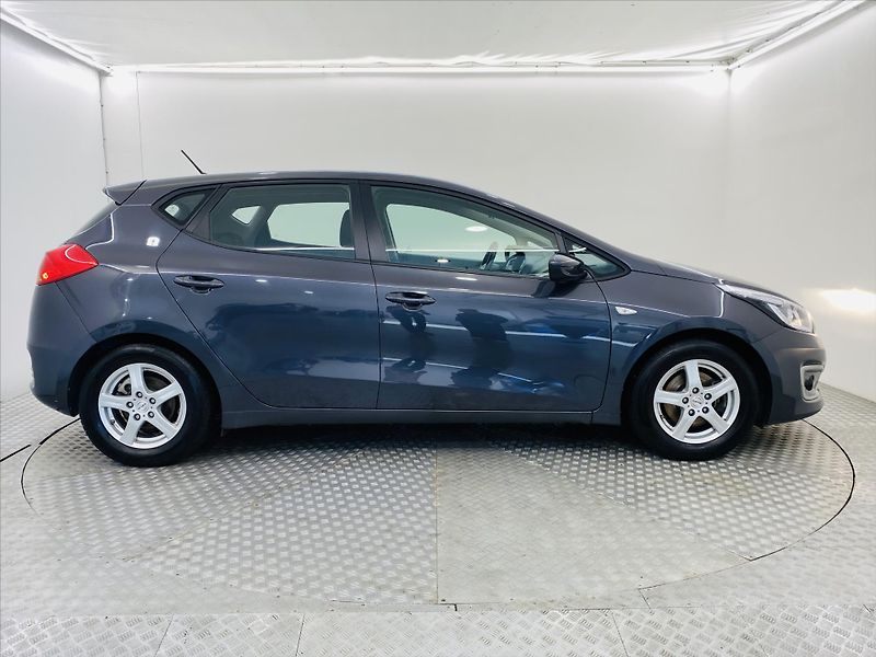 Kia Ceed 1,4 CVVT 73 kW Klima 1. maj.ČR - fotka 22 z 24