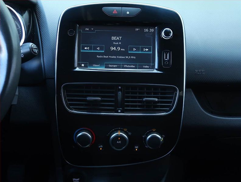 Renault Clio (2016) Limited 1.2 16V, Serv.kniha - fotka 12 z 18