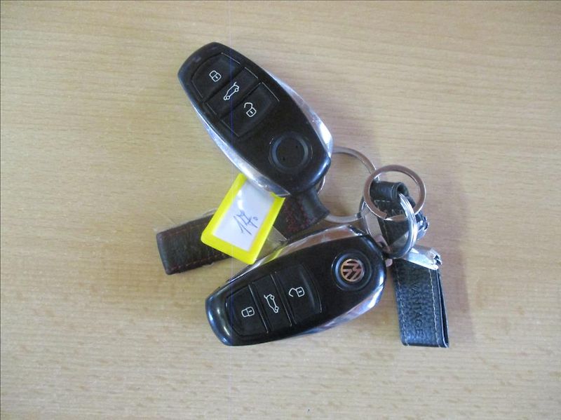 Volkswagen Touareg 3,0 TDI, DSG,servis,el.tažné - fotka 30 z 30