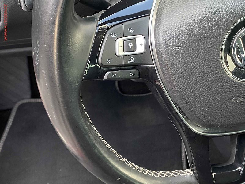 Volkswagen Golf (2015) 1.4 TSi, Lounge, navi - fotka 13 z 20