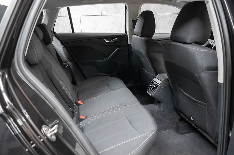 Škoda Scala 1.6 TDI 85kW ACC*Mirror Link* - fotka 13 z 32