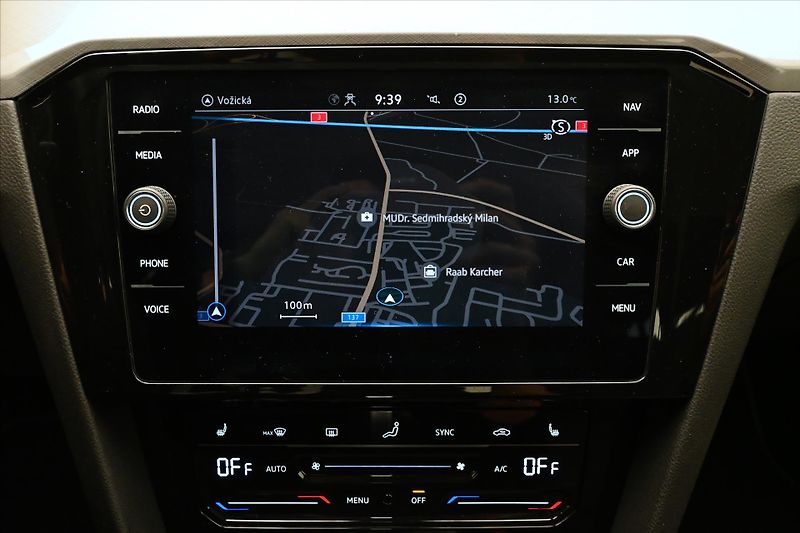 Volkswagen Passat 2,0 TDI 110 kW DSG Business Zá - fotka 20 z 32