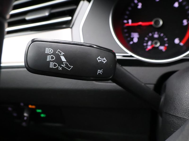 Volkswagen Passat 2,0 TDI 110kW Elegance DSG DPH - fotka 22 z 39