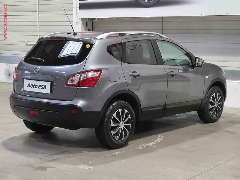 Nissan Qashqai (2012) 1.6i, ČR, AT, navi - fotka 6 z 20