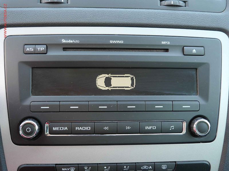Škoda Octavia (2011) 1.4 TSi, Family, DSG, xenon - fotka 17 z 18