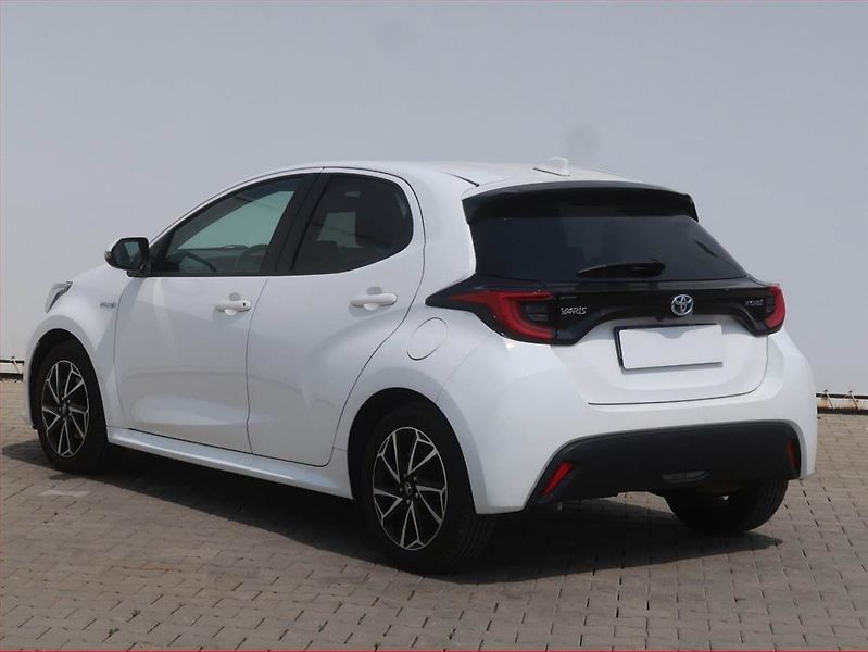 Toyota Yaris (2021) 1.5 VVT-i Hybrid, Automat - fotka 4 z 18