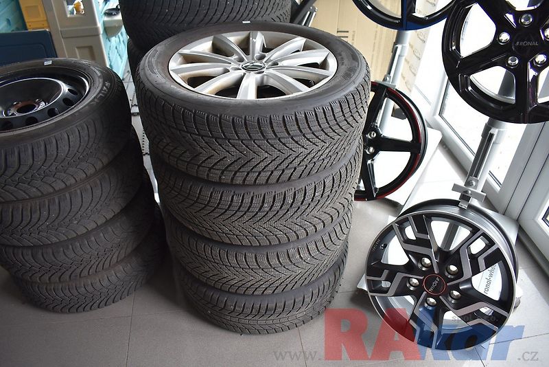 Volkswagen Passat Variant (2023) Business 2,0 TSI automat - fotka 31 z 34