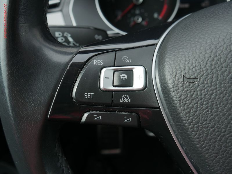 Volkswagen Passat (2017) 2.0TDi, ČR, DSG, LED, navi - fotka 15 z 23