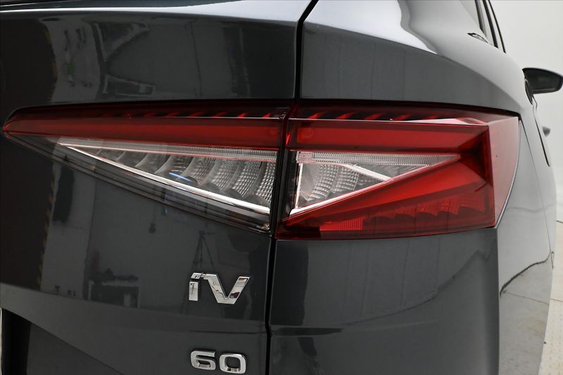 Škoda Enyaq iV 60 132kW SOH 92% FIRST Edit - fotka 25 z 26