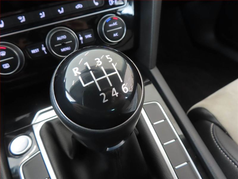 Volkswagen Passat (2017) Comfortline 2.0 TDI, Kůže - fotka 12 z 14