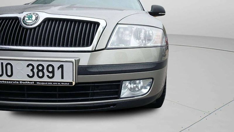 Škoda Octavia Tour 1.6MPI MT5 - fotka 31 z 33