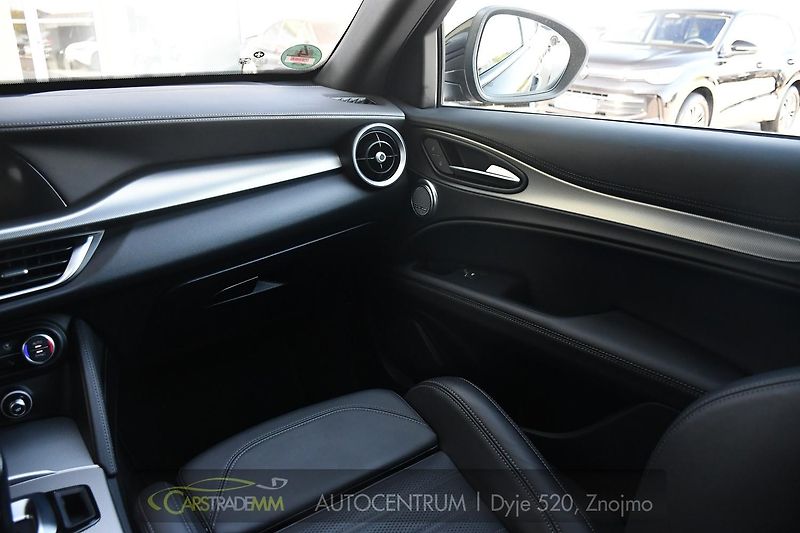 Alfa Romeo Stelvio 2.2D 16V 154kW Veloce AT8-Q4 - fotka 22 z 52