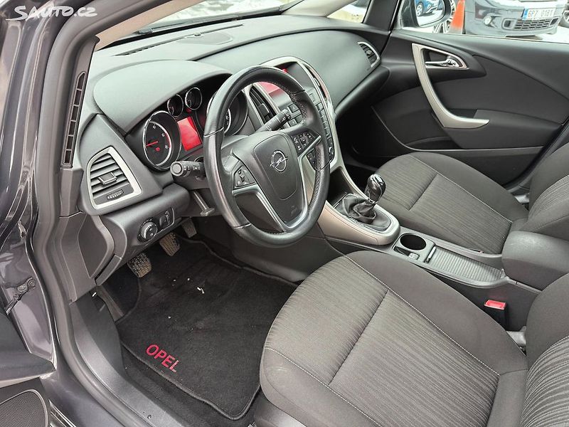 Opel Astra 1.7 CDTi 81kW - fotka 11 z 38
