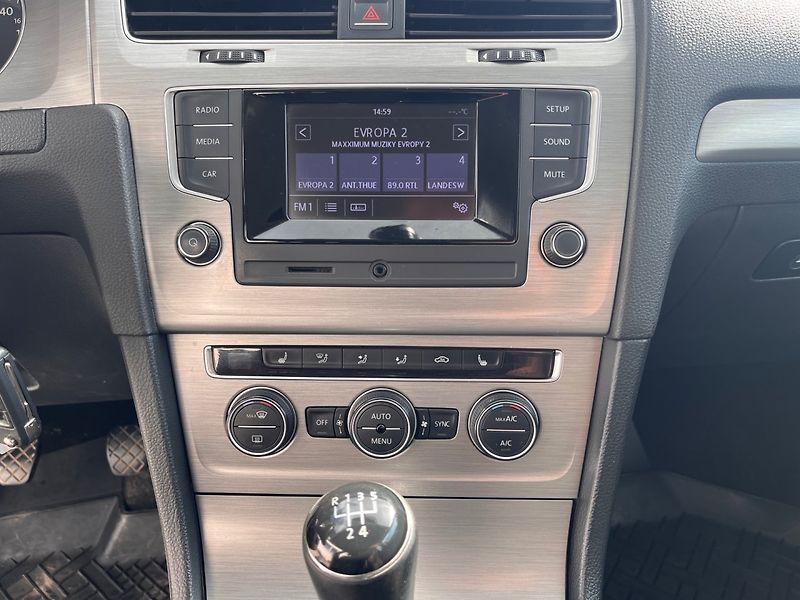Volkswagen Golf (2014) 1.6TDI Serviska,TOP STAV - fotka 10 z 30