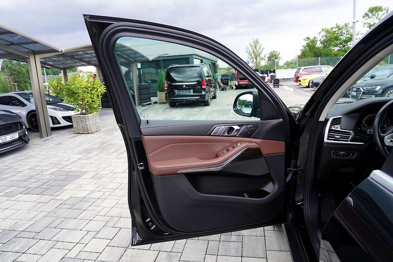 BMW X7 40i xDrive/panorama/7 míst - fotka 16 z 47