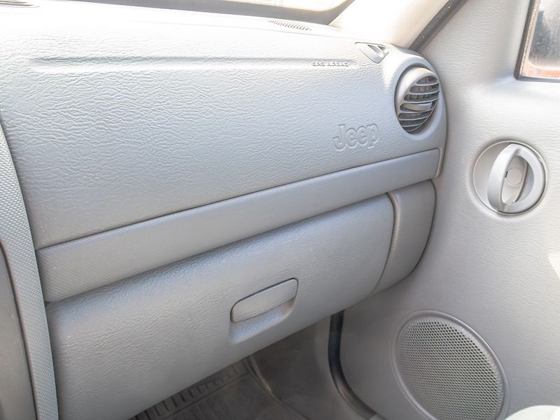 Jeep Cherokee (2002) 2.8CRD 120KW – SPORT STAR - fotka 24 z 39