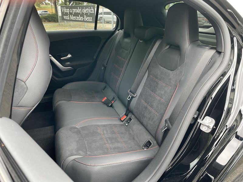 Mercedes-Benz Třídy A 180 AMG - fotka 12 z 27