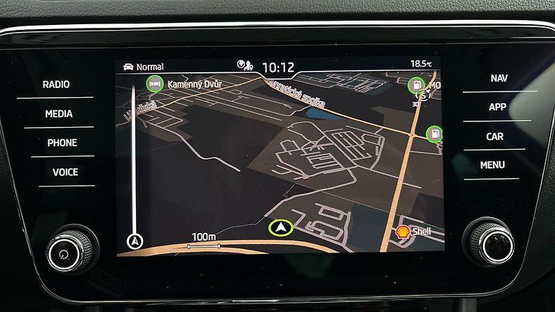 Škoda Superb 2.0 TDI DSG Style Combi - fotka 28 z 30