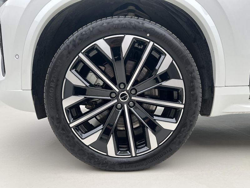 Volvo XC90 T8 RECH. PLUS DARK REZERVACE - fotka 11 z 49