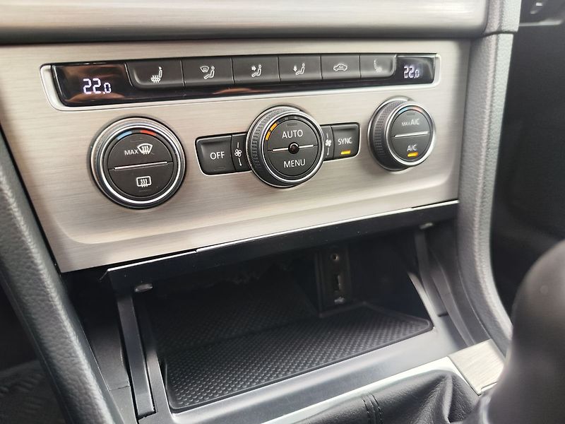 Volkswagen Golf 1.2 TSI/81kW Comfortline - fotka 19 z 40