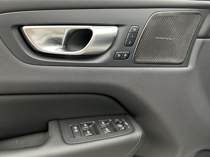 Volvo XC60 T6 AWD RECHARGE PLUS REZERVACE - fotka 44 z 46