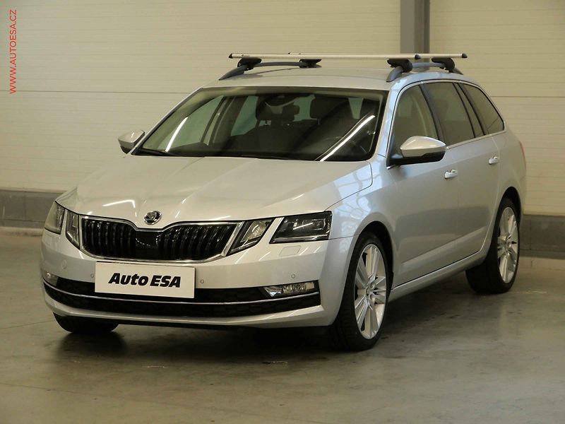 Škoda Octavia (2018) 2.0 TDi, 2.maj,ČR, DSG, park - fotka 3 z 24