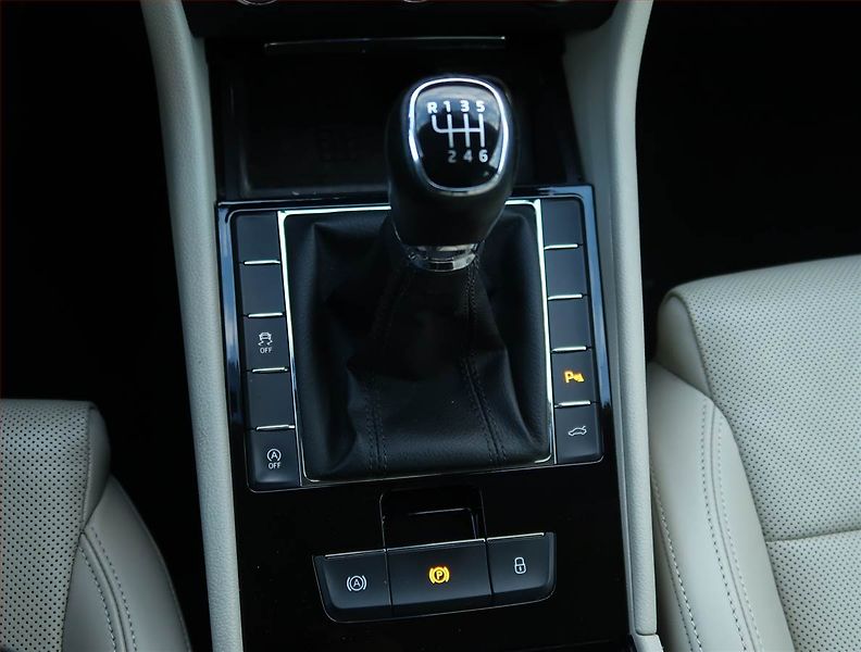 Škoda Superb (2016) Style Plus 2.0 TDI, Kůže, Navi - fotka 20 z 22