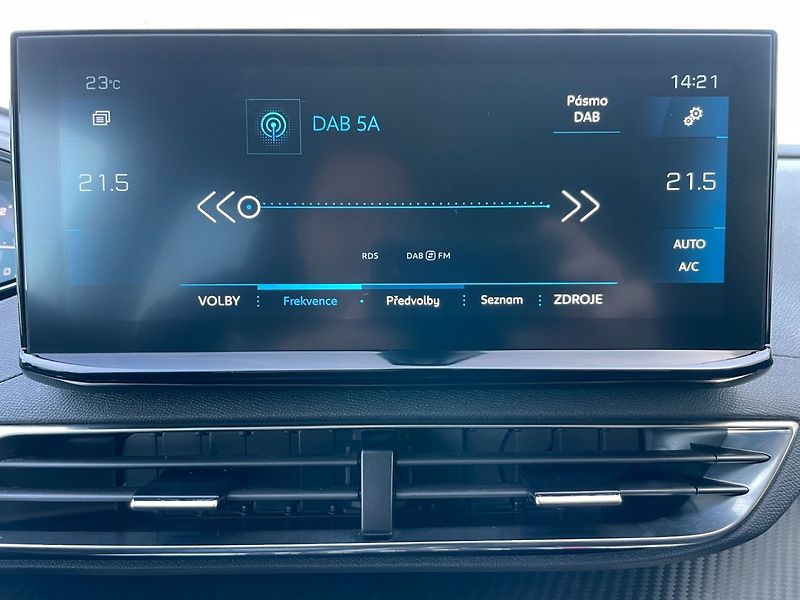 Peugeot 5008 (2021) 1.5HDi Allure! EAT8! ČR+1.maj! - fotka 28 z 39
