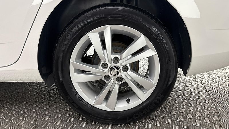 Škoda Fabia 1.0 TSI Ambition Combi - fotka 19 z 25