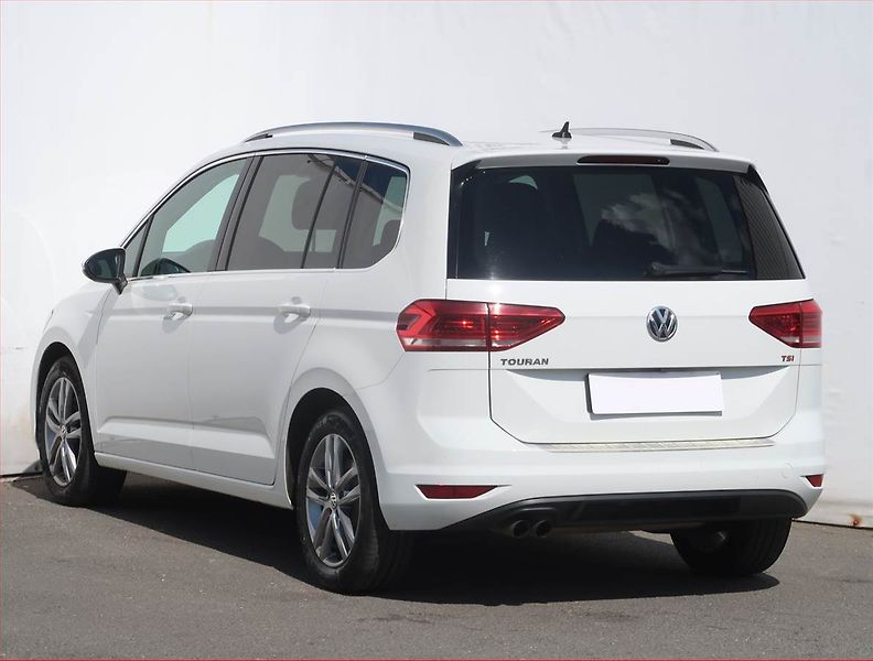 Volkswagen Touran (2017) Highline 1.8 TSI, Automat - fotka 4 z 22