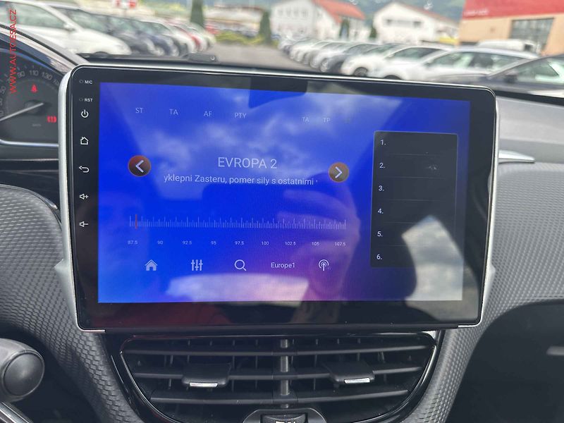 Peugeot 2008 (2015) 1.2PT, Panor,navi - fotka 17 z 17