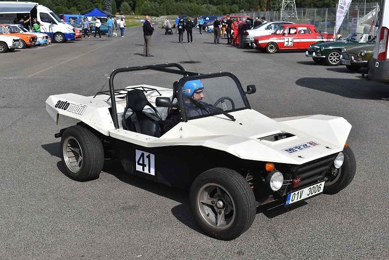 Václav Král udělil hezké tvary také vozu typu buggy