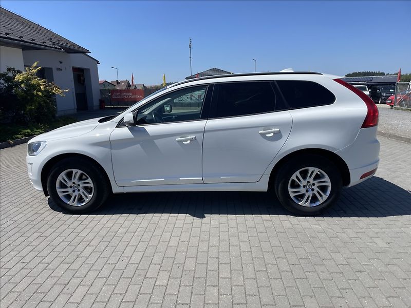 Volvo XC60 2,4 D4 Geartronic Kinetic AWD - fotka 2 z 41