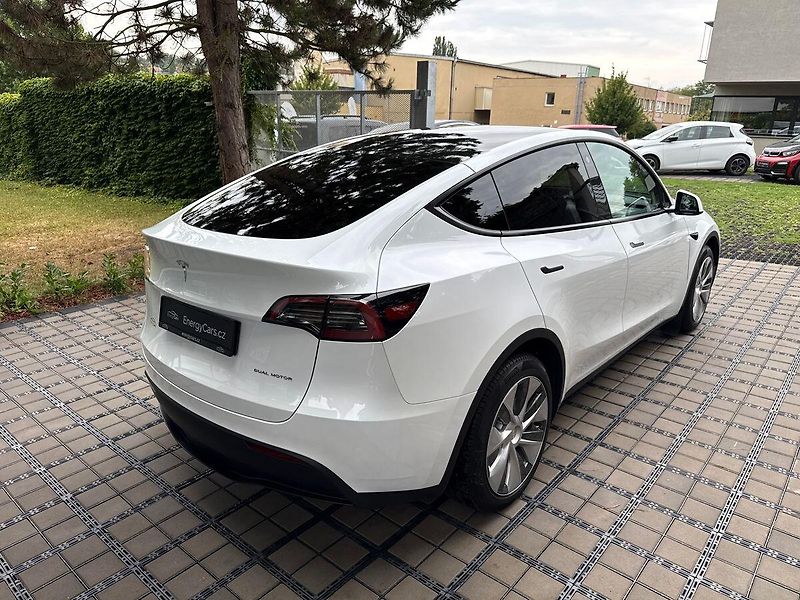 Tesla Model Y LR AWD Tažné / Záruka - fotka 39 z 41