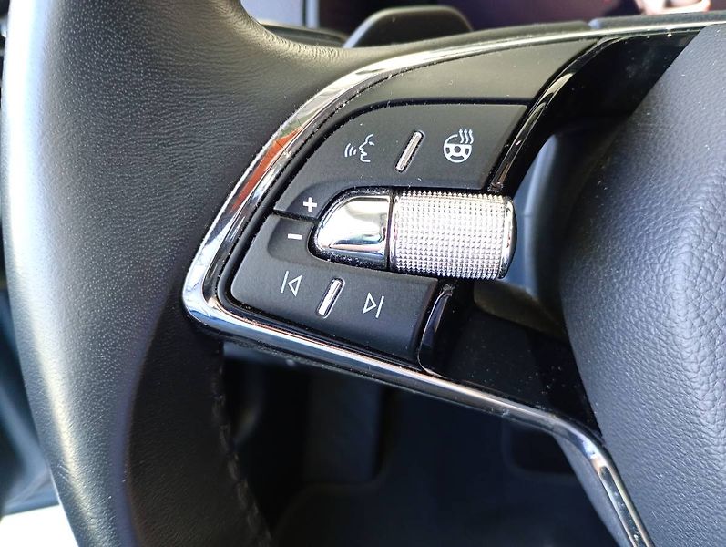 Škoda Karoq (2021) Style 1.5 TSI DSG panorama LED - fotka 13 z 35