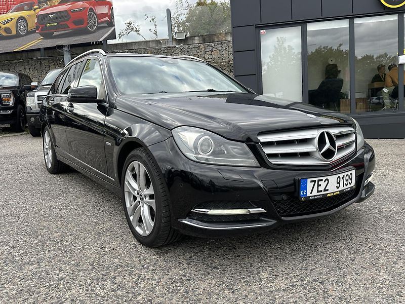 Mercedes-Benz Třídy C (2011) Mercedes-Benz C 220 CDI 2011 - fotka 3 z 21