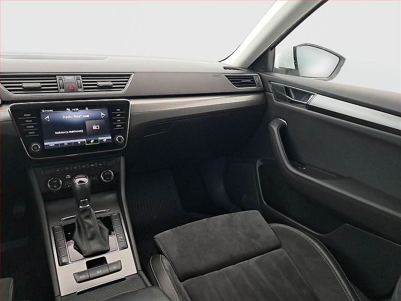 Škoda Superb (2022) 2.0 TDI, Automat, Kůže, Navi - fotka 8 z 20