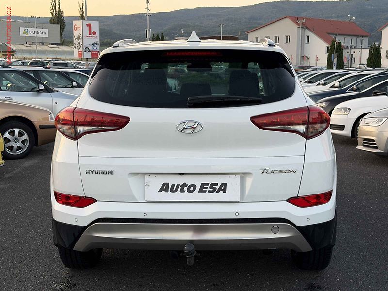 Hyundai Tucson (2016) 1.7 CRDi, ČR, AC, TZ, xenon - fotka 5 z 17
