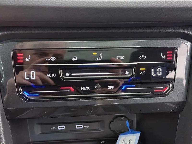 Volkswagen Tiguan 1.5TSI DSG R-Line 1.Maj DPH - fotka 9 z 14
