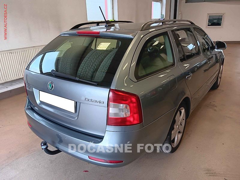 Škoda Octavia (2012) 2.0TDI, ČR, servis.kniha - fotka 2 z 3