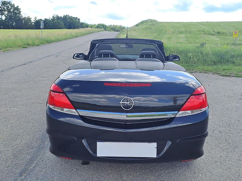 Opel Astra 1.8 KABRIO - fotka 12 z 24