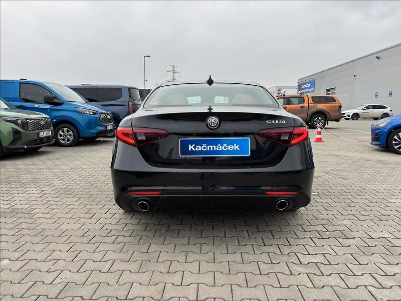 Alfa Romeo Giulia 2,2 JTDm 132kW 180 MT Super - fotka 4 z 37