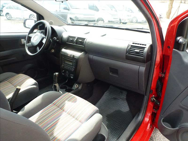 Volkswagen Fox 1,2 HTP 12V - fotka 24 z 41