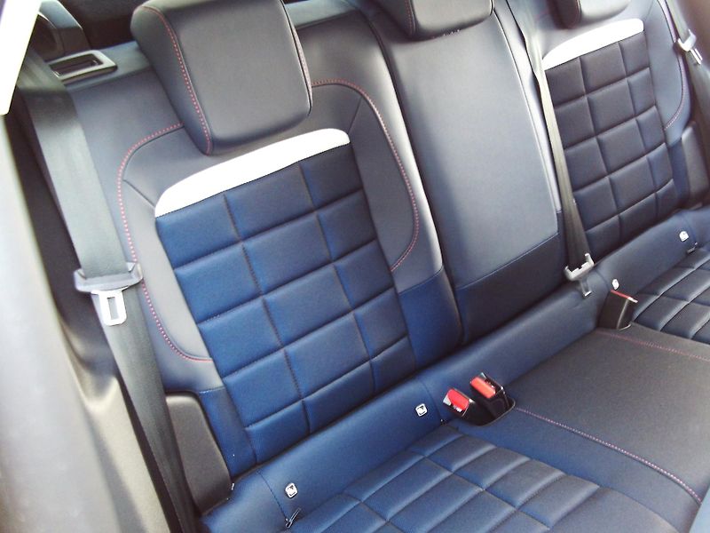Citroën C4 (2026) COLLECTION Hybrid 145k Automat - fotka 10 z 16
