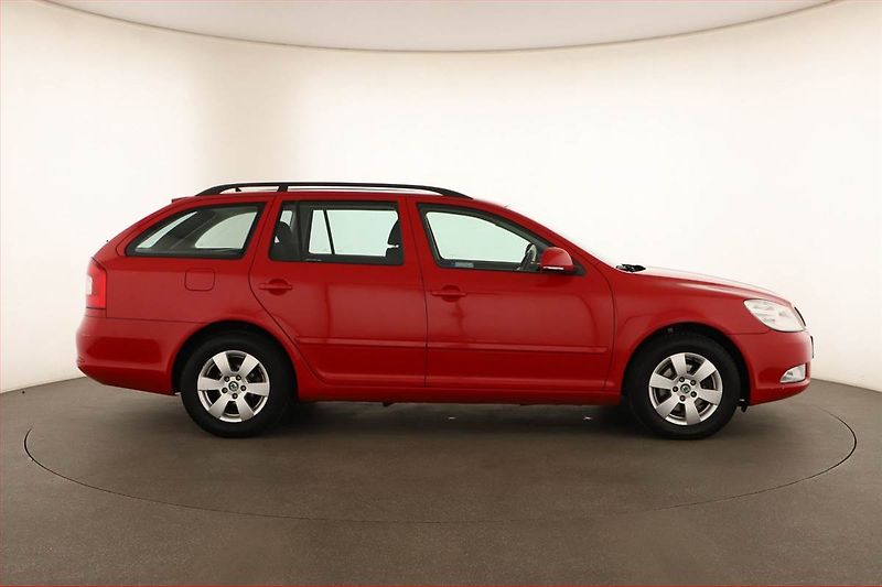 Škoda Octavia (2013) 1.6 TDI, Tempomat - fotka 6 z 11