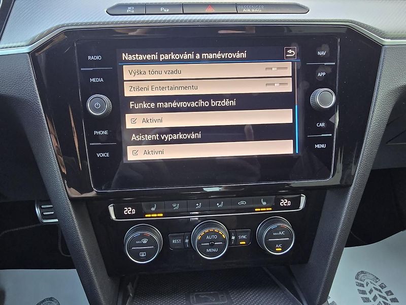 Volkswagen Arteon R-LINE 200kW KŮŽE NAVI KAMERA - fotka 26 z 49