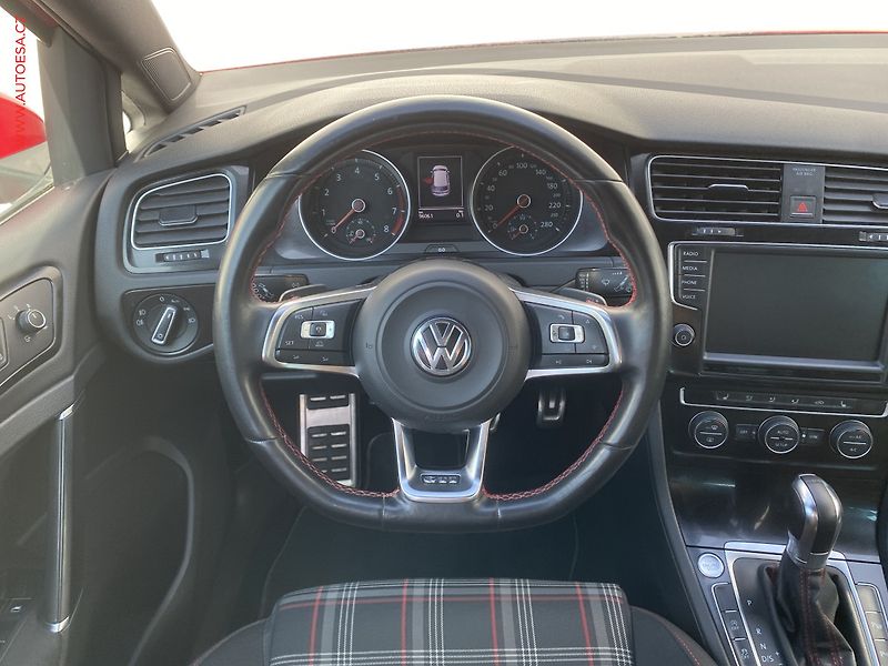 Volkswagen Golf (2014) 2.0 TSi, GTi, DSG, bixen - fotka 11 z 17